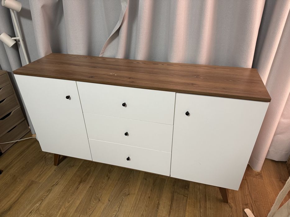 Шкаф / скрин за дрехи