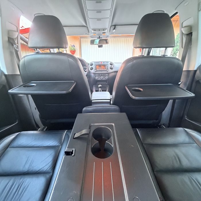 Volkswagen Tiguan 2010 170 cp 4x4 (comenzi pe volan bine intretinuta )