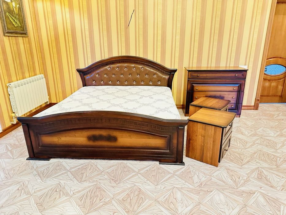 Кровать Двуспальная 180*200 с Матрасом Комод Тумбы 2 шт