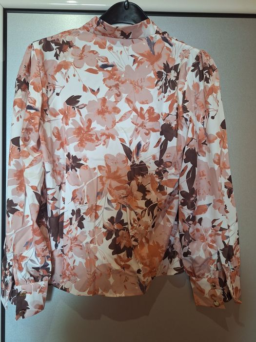 Дамска Риза на цветя