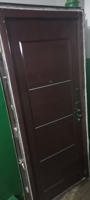 Есік сатылады жақсы состояниесі