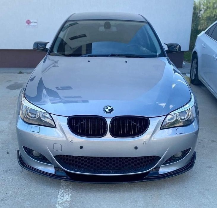 Grila dubla nari BMW Seria 5 E60 E61 M look negru lucios