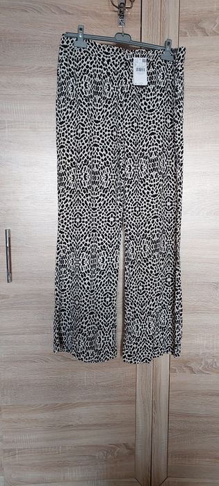 Pantaloni Mango cu imprimeu