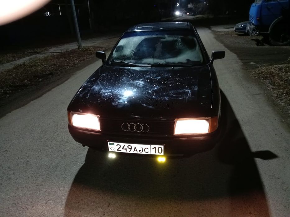 Продам Audi 80..