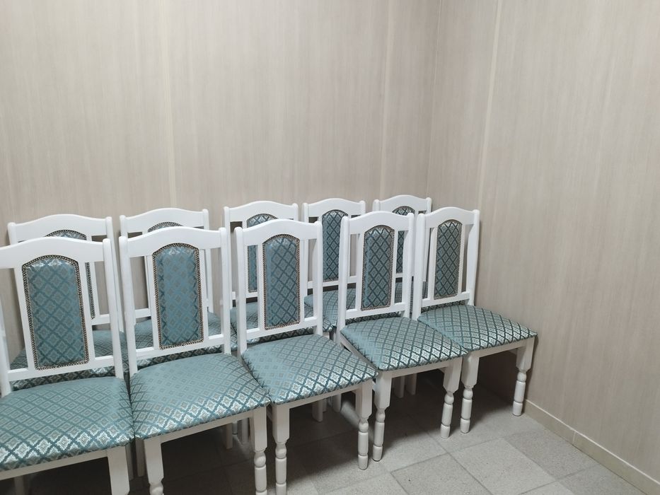 Продам 10 стульев