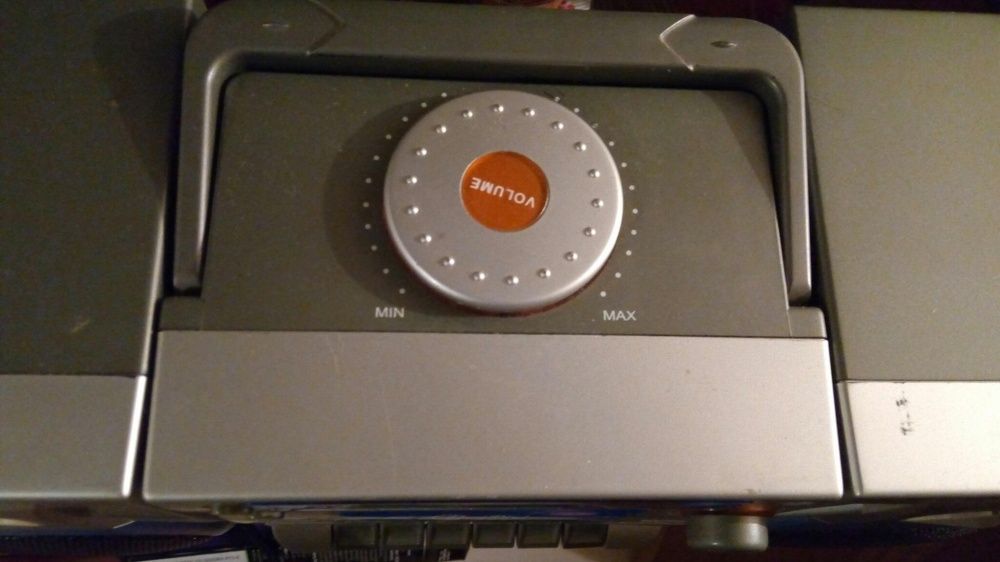 Radio casetofon cu caseta