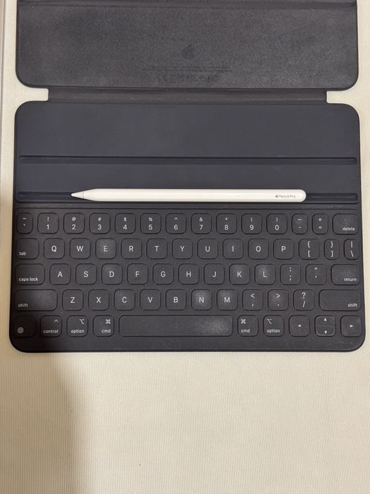 iPad Air 11" M2 | 128GB + Apple Keyboard  + Pencil Pro

Xotira: 128GB