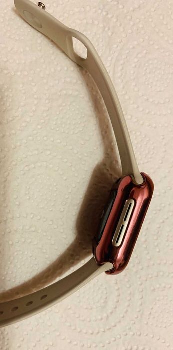 Kейс за Apple Watch, Нови,силиконови, 2 бр-40 и 41мм, 5лв брой.