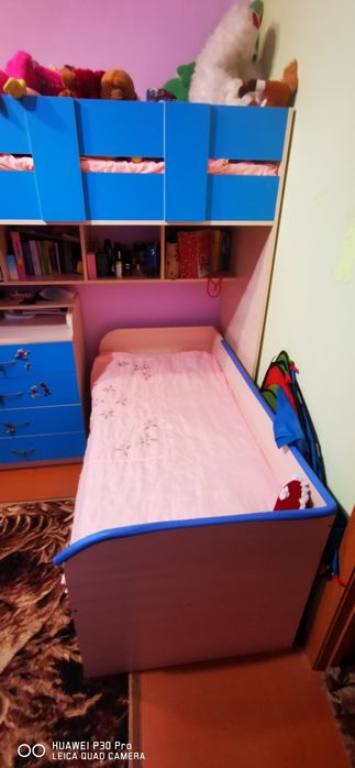 Продам детский спальный гарнитур, стол +полка в подарок