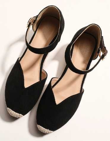 Красиви елегантни сандали