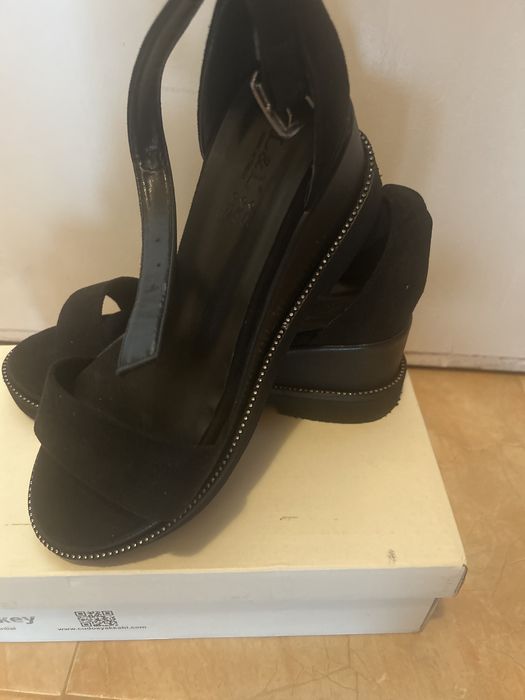 Дамски обувки на платформа