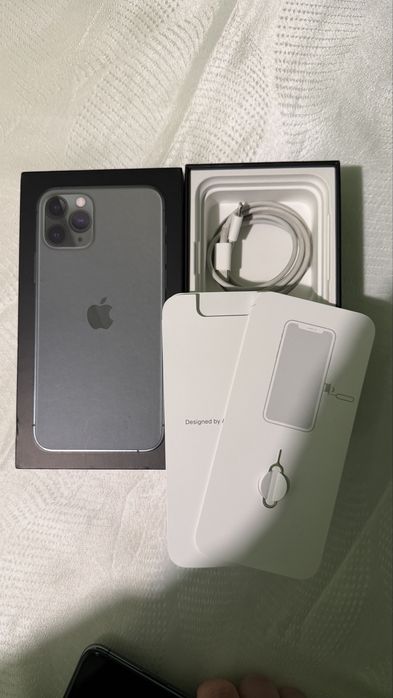 Продавам iphone 11 pro 256 gb