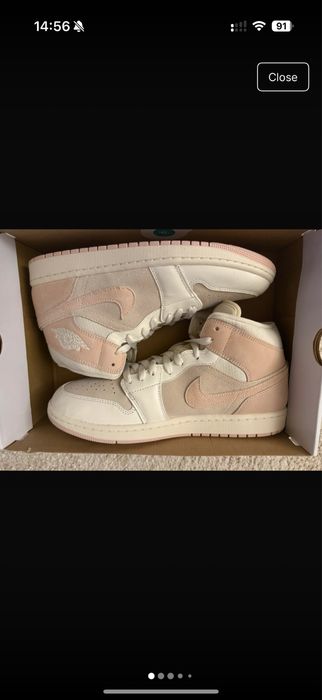 Air Jordan 1 Mid SE.