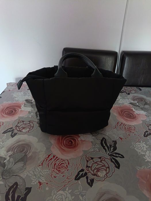 Geantă de mână. Înălțime 22cm , lungime 38 cm