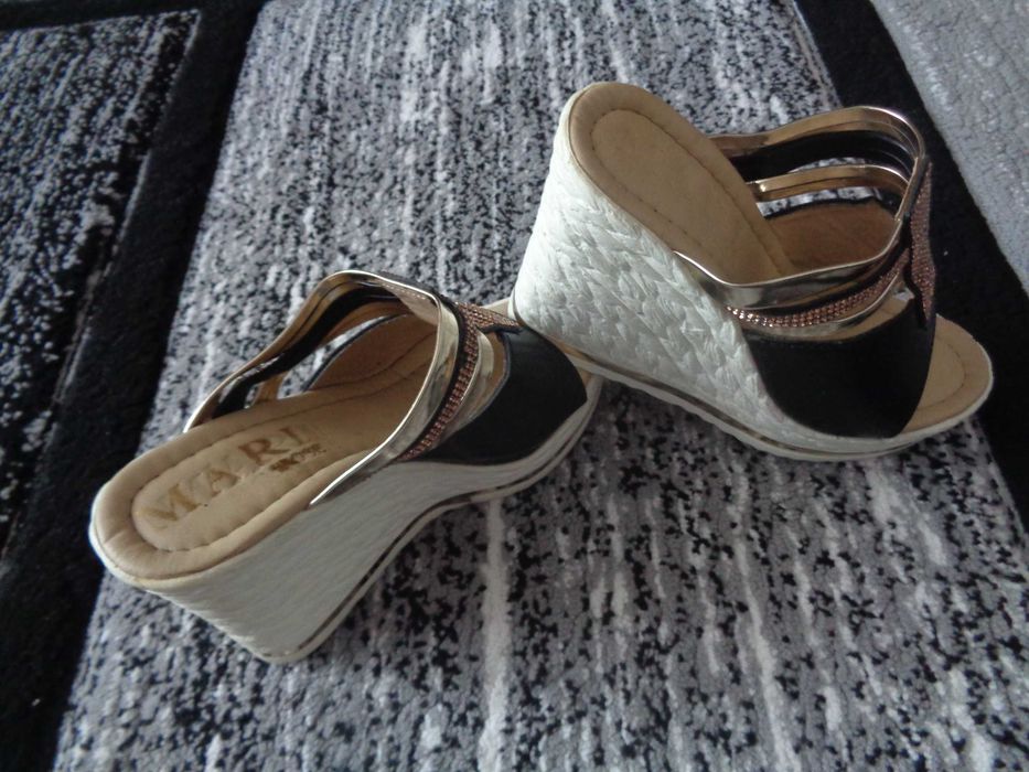 Vand saboti cu platforma.