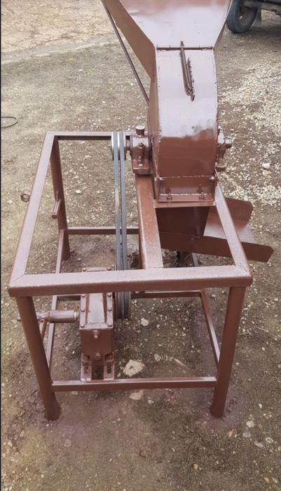 Vand moara de macinat cereale dupa tractor