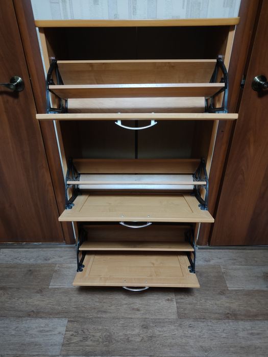 Обувница, полка для обуви.