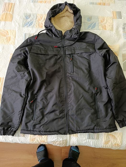 Продавам НОВО водоустойчиво и ветроустойчиво яке