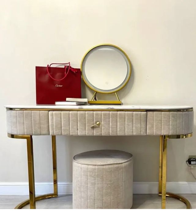 Продам туалетный стол