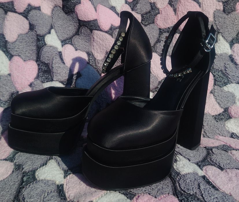 Продам женские туфли Versace, размер 38