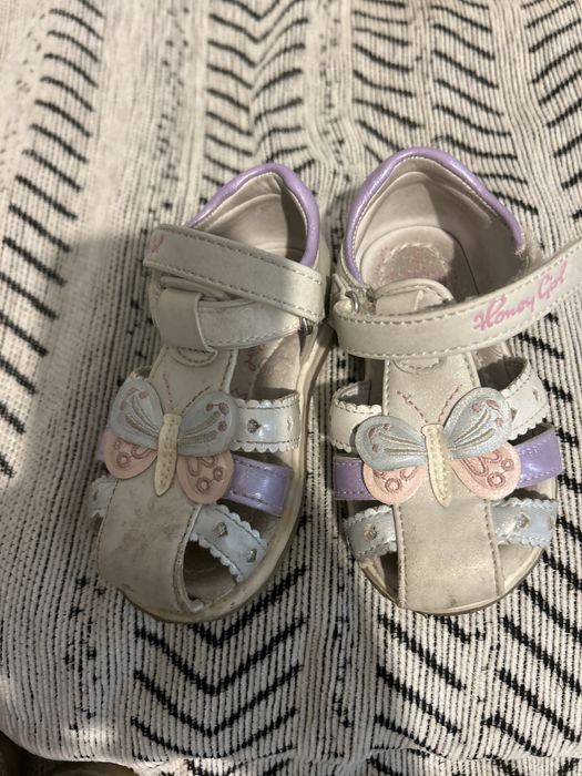 Отдам даром детскую обувь