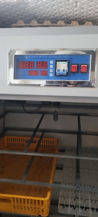 Инкубатор на 1056 яйц