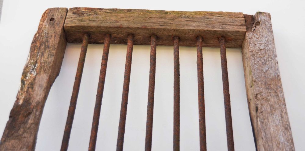 Fereastra cu zabrele pentru beci lemn masiv cu fier forjat