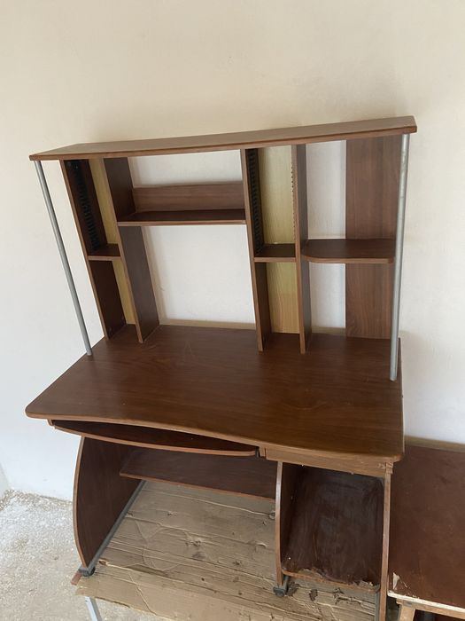 Стол для компьютера.