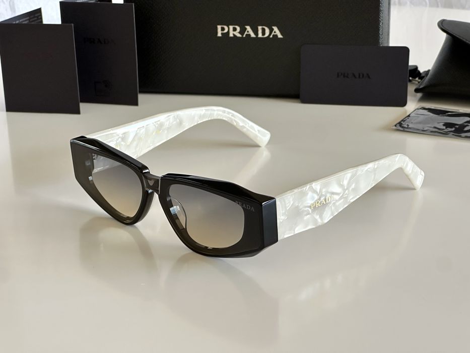 Слънчеви очила Prada