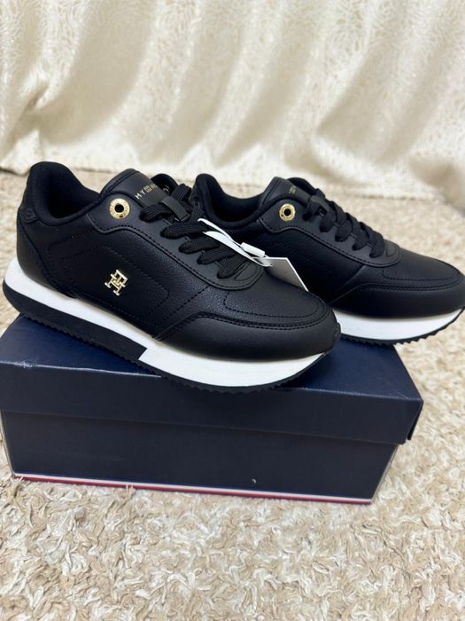 Весна с Кроссовкой Тоmmy Hilfiger