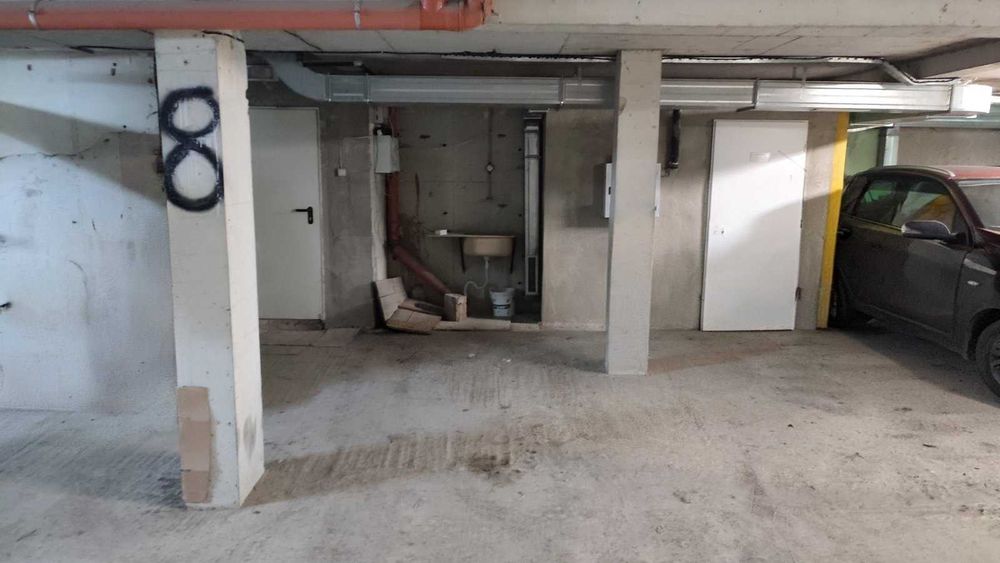 Собственик отдава под наем паркомясто в подземен паркинг в центъра на Варна