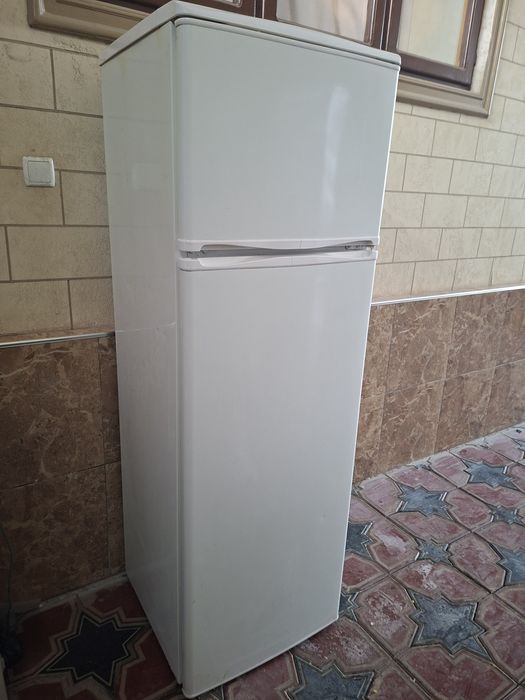 Холодильник б/у.
