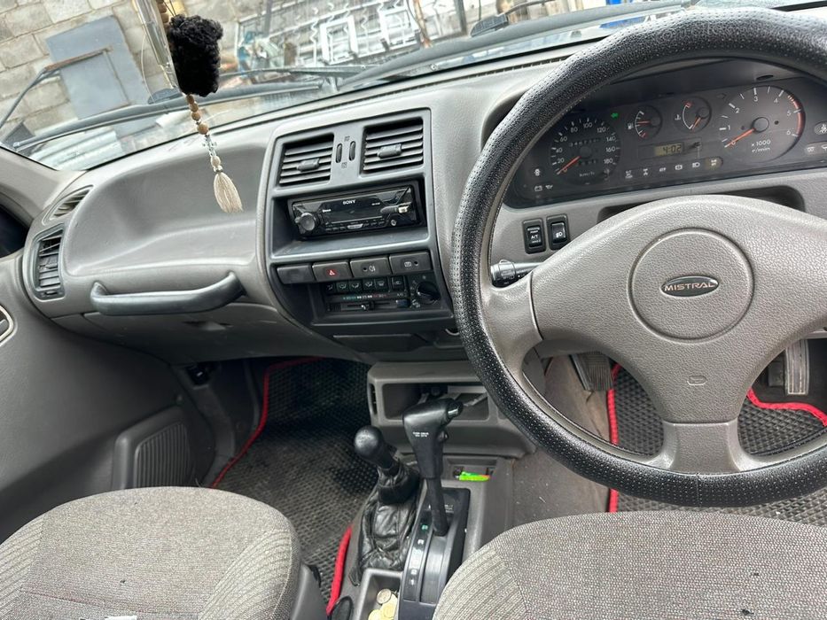 Продам Nissan Mistral