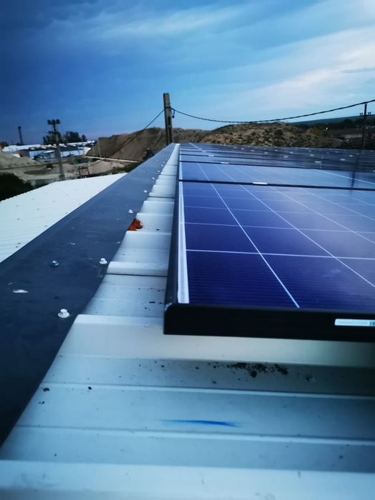 Sisteme solare fotovoltaice cu/fara baterii si montaj