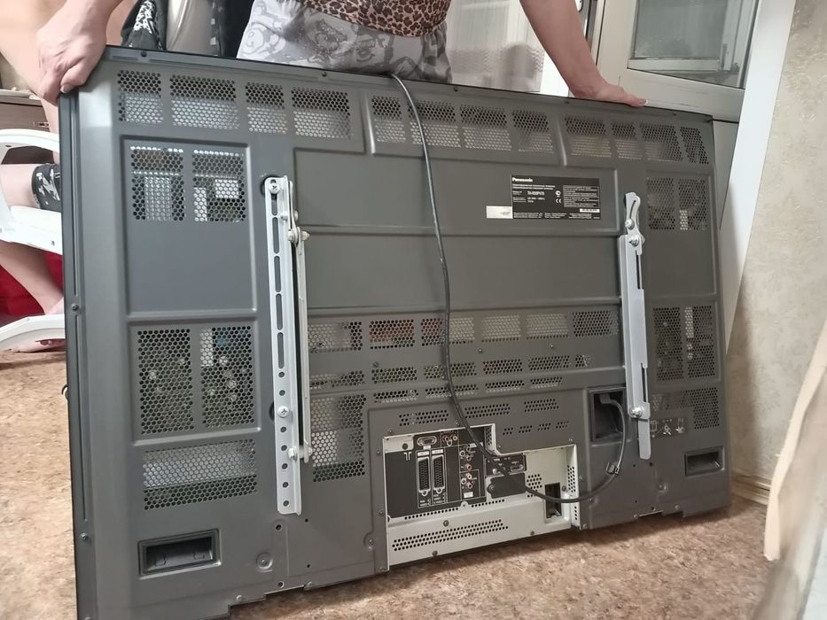 Продам телевизор 70000 торг