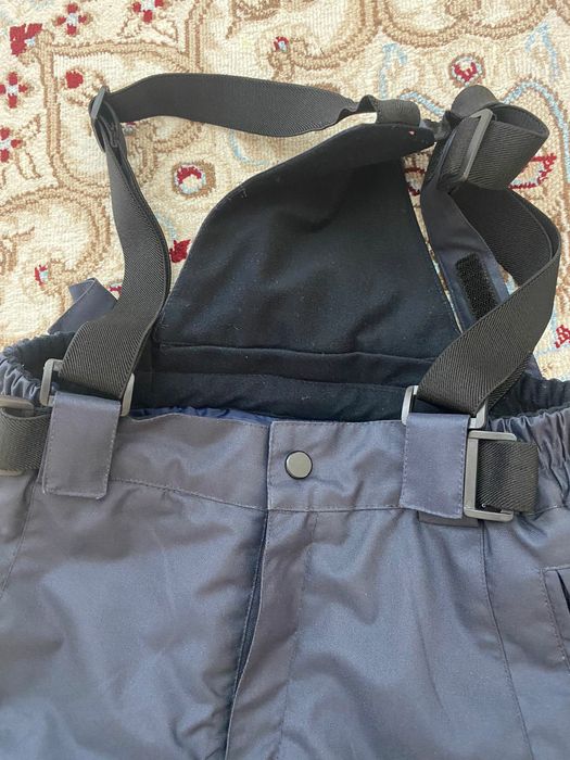 Продам куртку для девочек