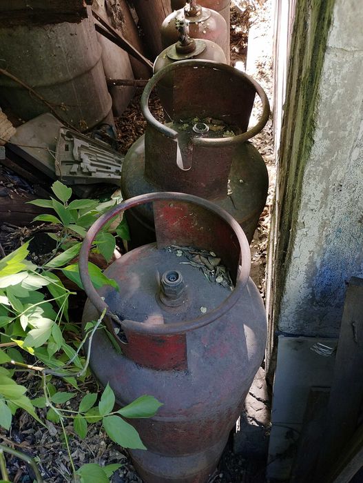 Газовые баллоны.