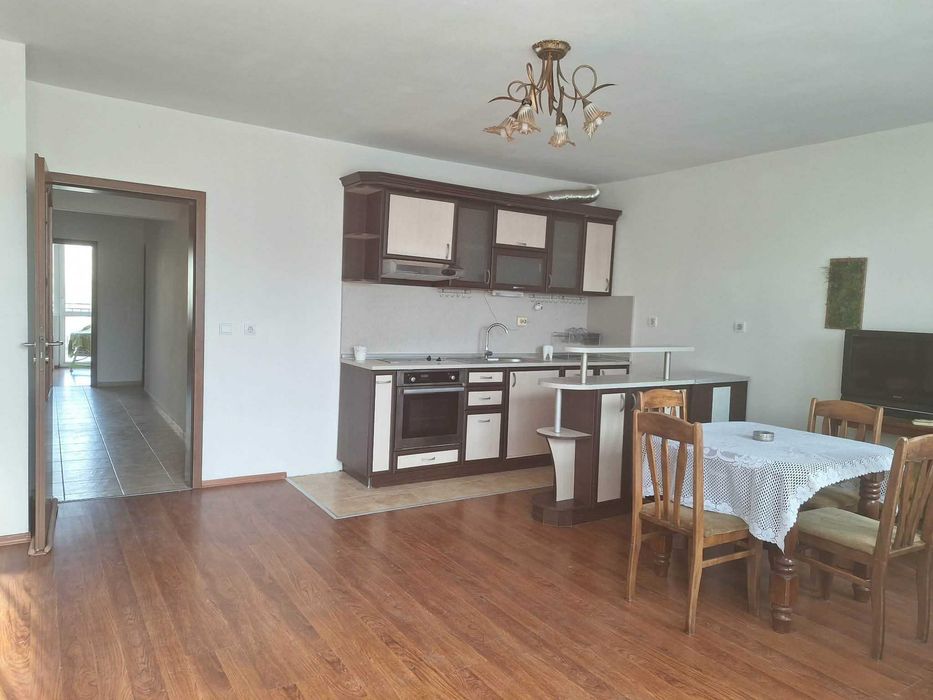 Отдавам под наем тристаен апартамент Колхозен пазар гр. Варна