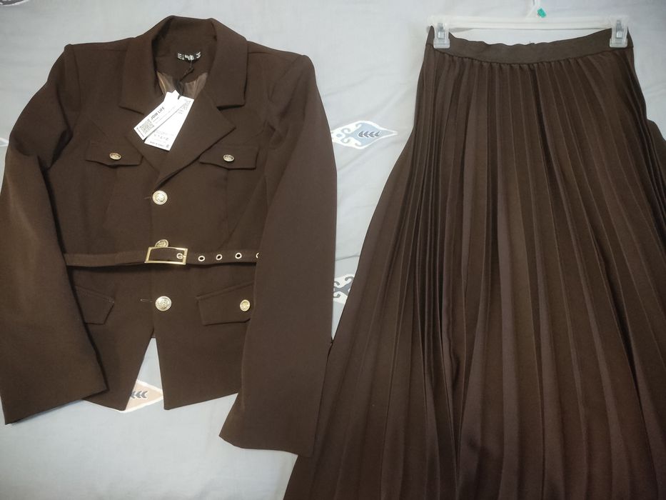 Kastyum yubka sotiladi