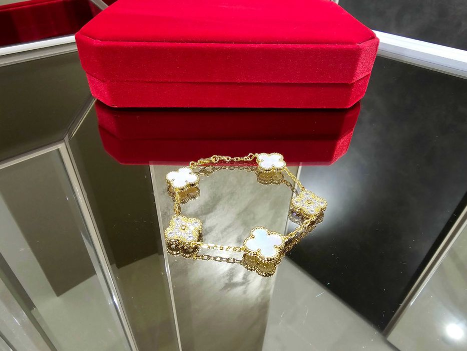 Van Cleef & Arpels VCA 5 Gold Mother Diamond Alhambra Дамска Гривна