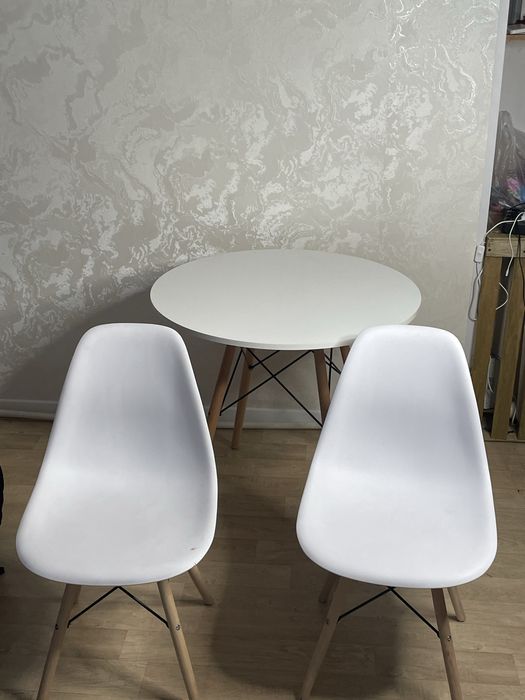 Кухонный стол и стулья