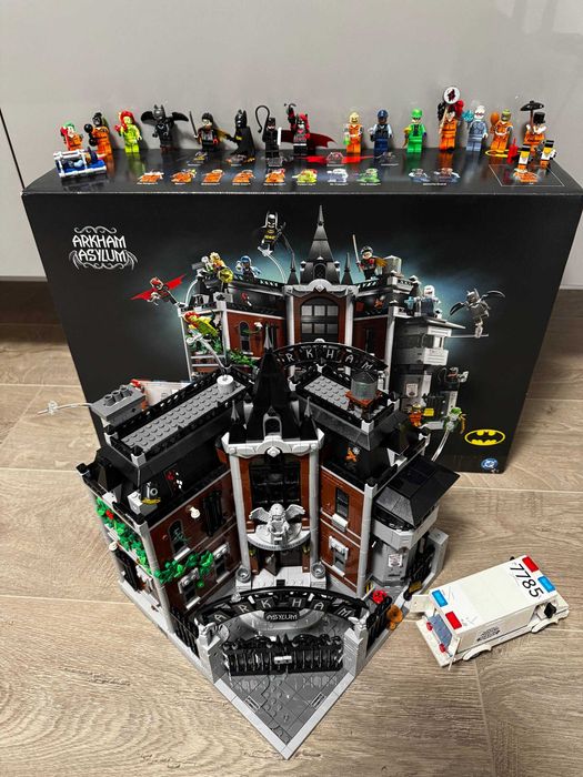 Original LEGO DC Super Heroes 76300 - Arkham Asylum