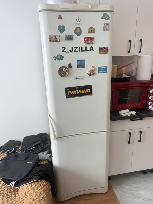 Холодильник Indesit