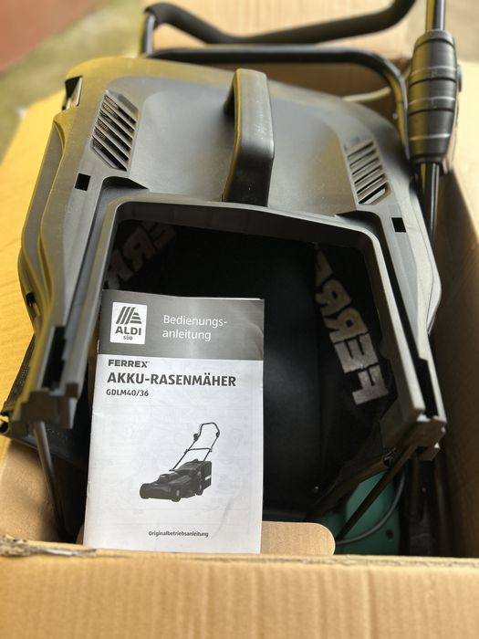 Masina de tuns gazonul cu acumulator