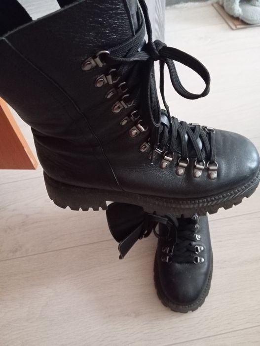 Продам женские ботинки