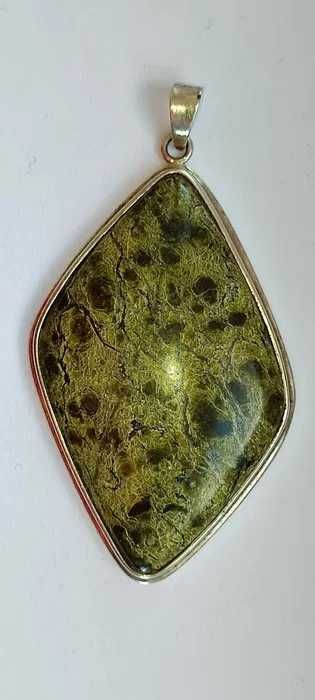 Красивый кулон с натуральным крупным камнем ЗМЕЕВИК