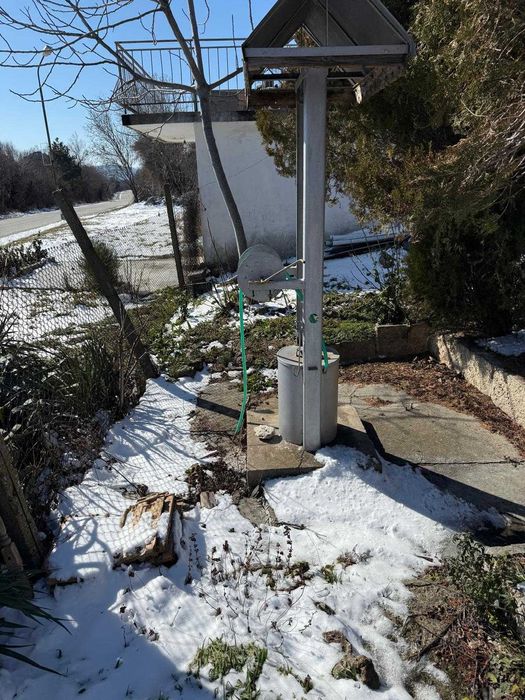 Вилна сграда и магазин за строителни материали