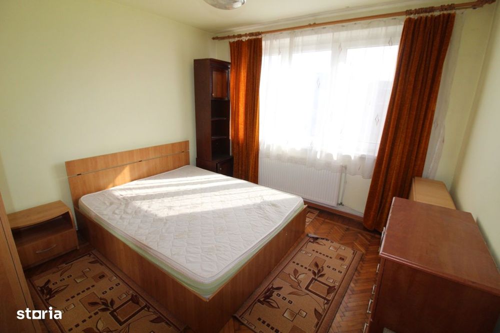 Vând apartament cu 2 camere în Hunedoara, Central-Bd.Corvin, 46mp...