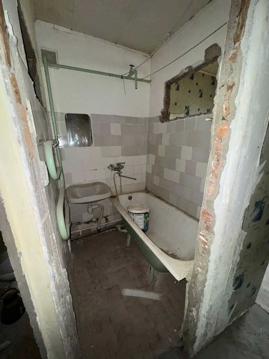 срочно продам 2 ух ком кв. 9600 без ремонта