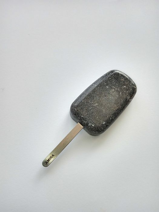 Единствена в света брошка от епоксидна смола